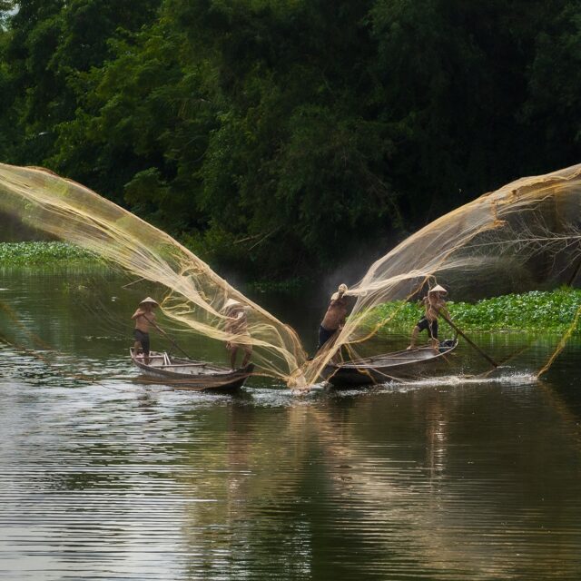 https://vietnamphototravel.com/wp-content/uploads/2018/09/Fishermen-in-Nhu-Y-River-640x640.jpeg