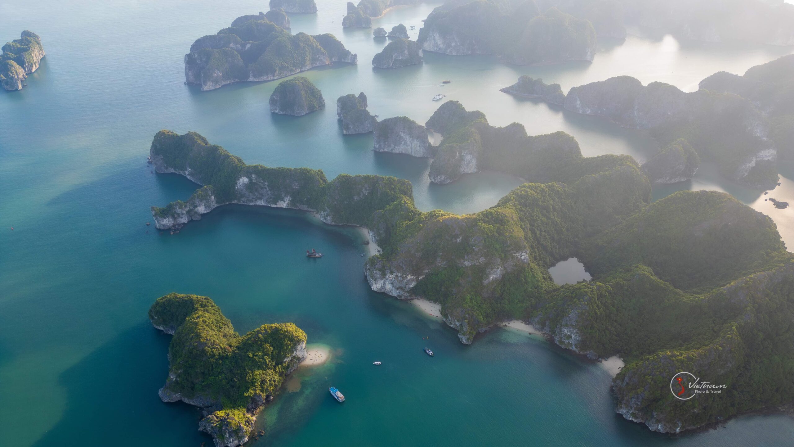 https://vietnamphototravel.com/wp-content/uploads/2018/09/Ha-Long-Bay-scaled.jpeg