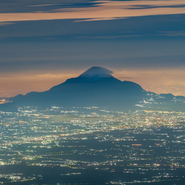 https://vietnamphototravel.com/wp-content/uploads/2018/09/Mount-Bromo-at-night-640x640.jpeg