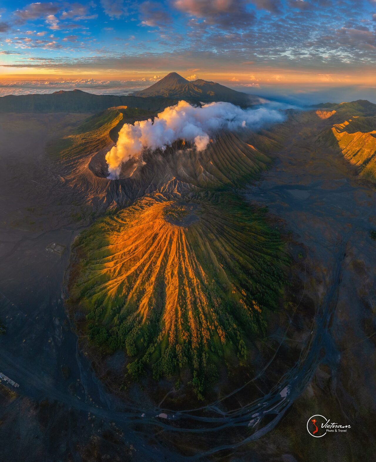 Bromo moutain Bromo moutain