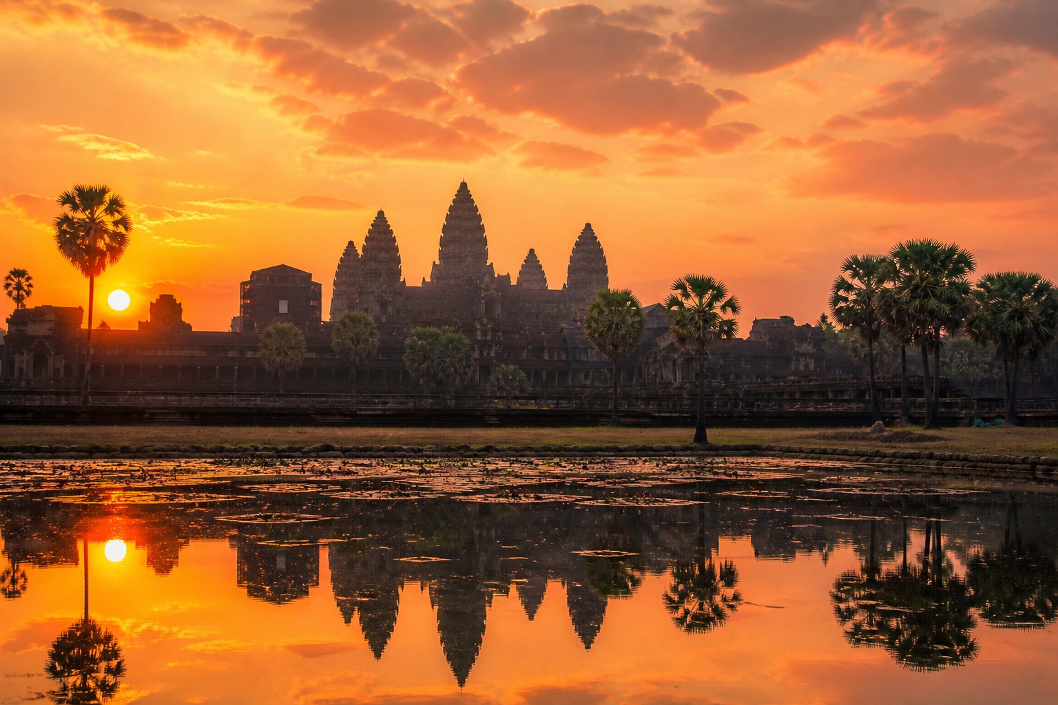 https://vietnamphototravel.com/wp-content/uploads/2026/05/Sunrise-Angkor-Wat.jpg