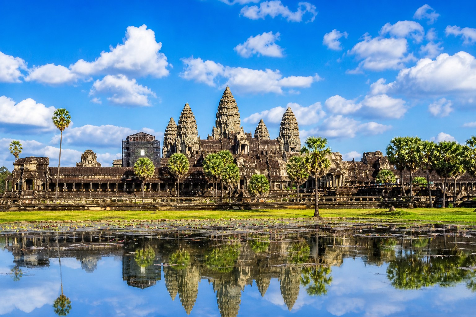 https://vietnamphototravel.com/wp-content/uploads/2026/05/Temple-Angkor-Wat.jpg